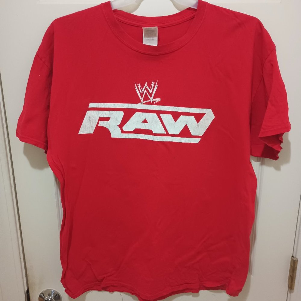 Vintage WWE Monday Night Raw Men's XL Red  T-Shirt Shirt Wrestling Smackdown Man